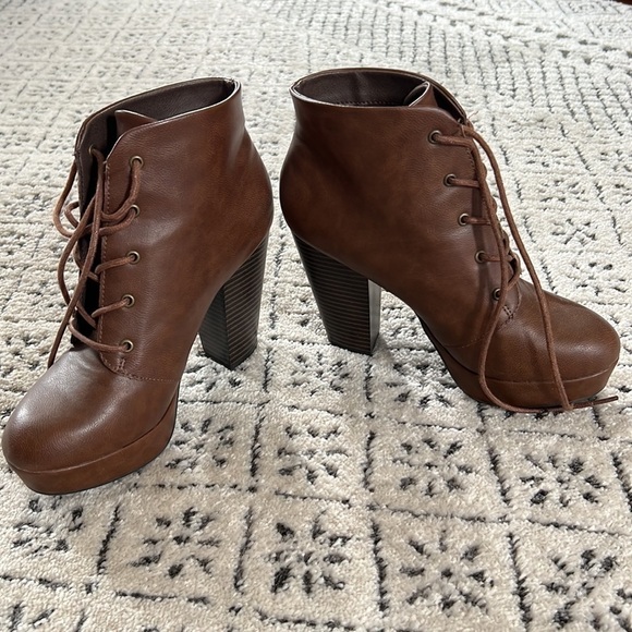 Mossimo Supply Co Chunk Heel Lace Front Boot Size 6.5M - Picture 4 of 9